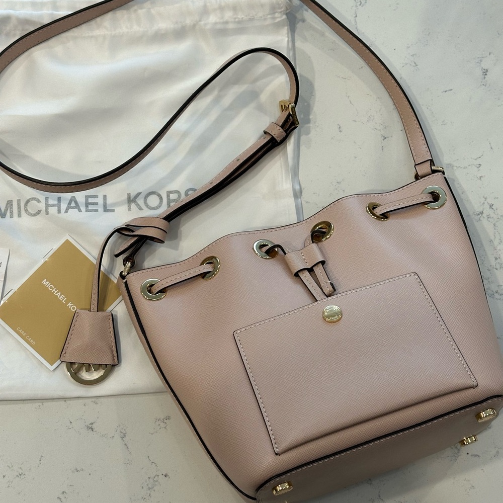 Michael Kors Soft Pink Crossbody like new!!!